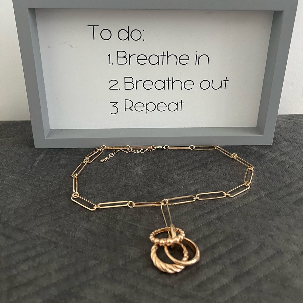 Chain Link Necklace with 3 Rings - Picture 4 of 4